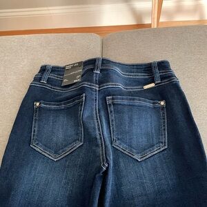 Skinny leg regular Size 2P denim jeans in brand new condition